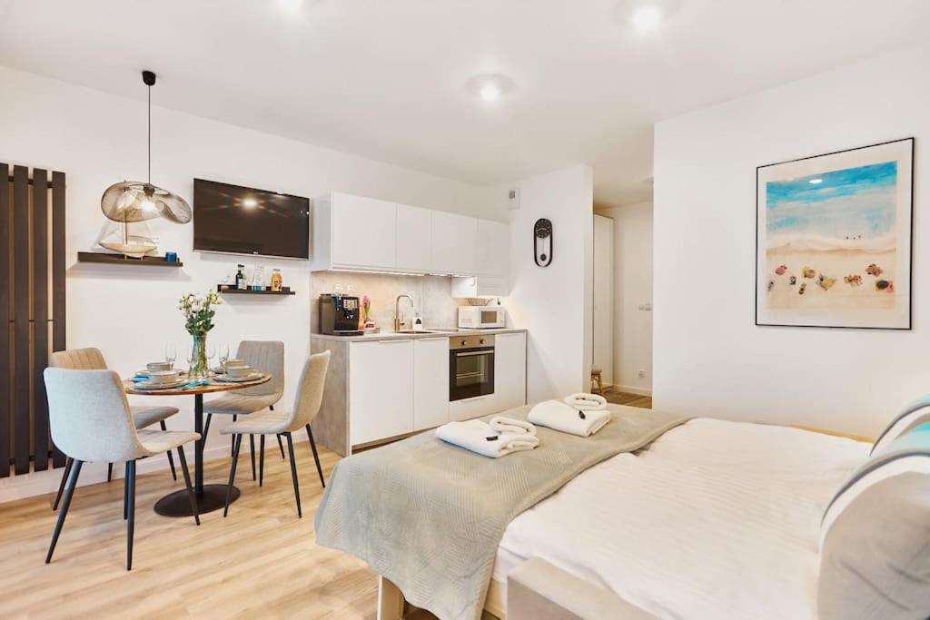 Golden Hour Apartments- Plac Slowianski 26
