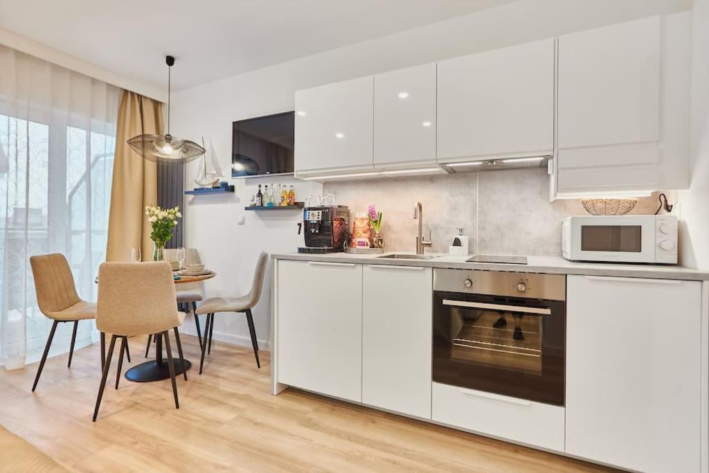 Golden Hour Apartments- Plac Slowianski 26